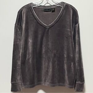 House of Harlow 1960 Elegant Soft plush grey velvet velour V-neck pullover top